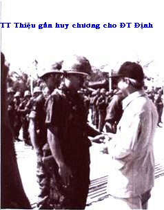 TT Thieu gan huy chuong cho D/T Ngo V Dinh